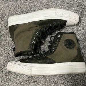 Converse Chuck Taylor SE Hi-Top. Size UK 10 men’s (US 10.5/11). Green/white.